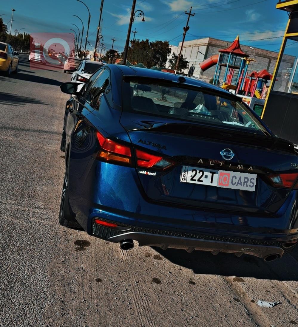 نيسان ألتيما